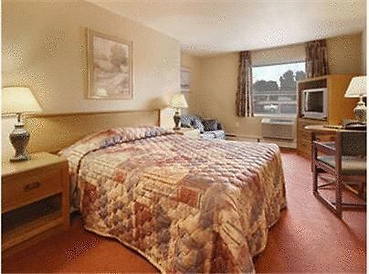 Super 8 By Wyndham Kingston Hotel Ruang foto